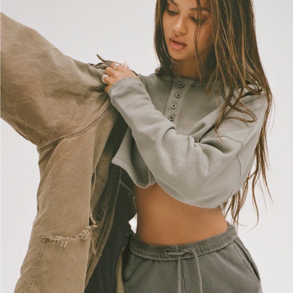 NWT Joah Brown Henley Crop Sweatshirt Vetiver Green S/M - Picture 6 of 10